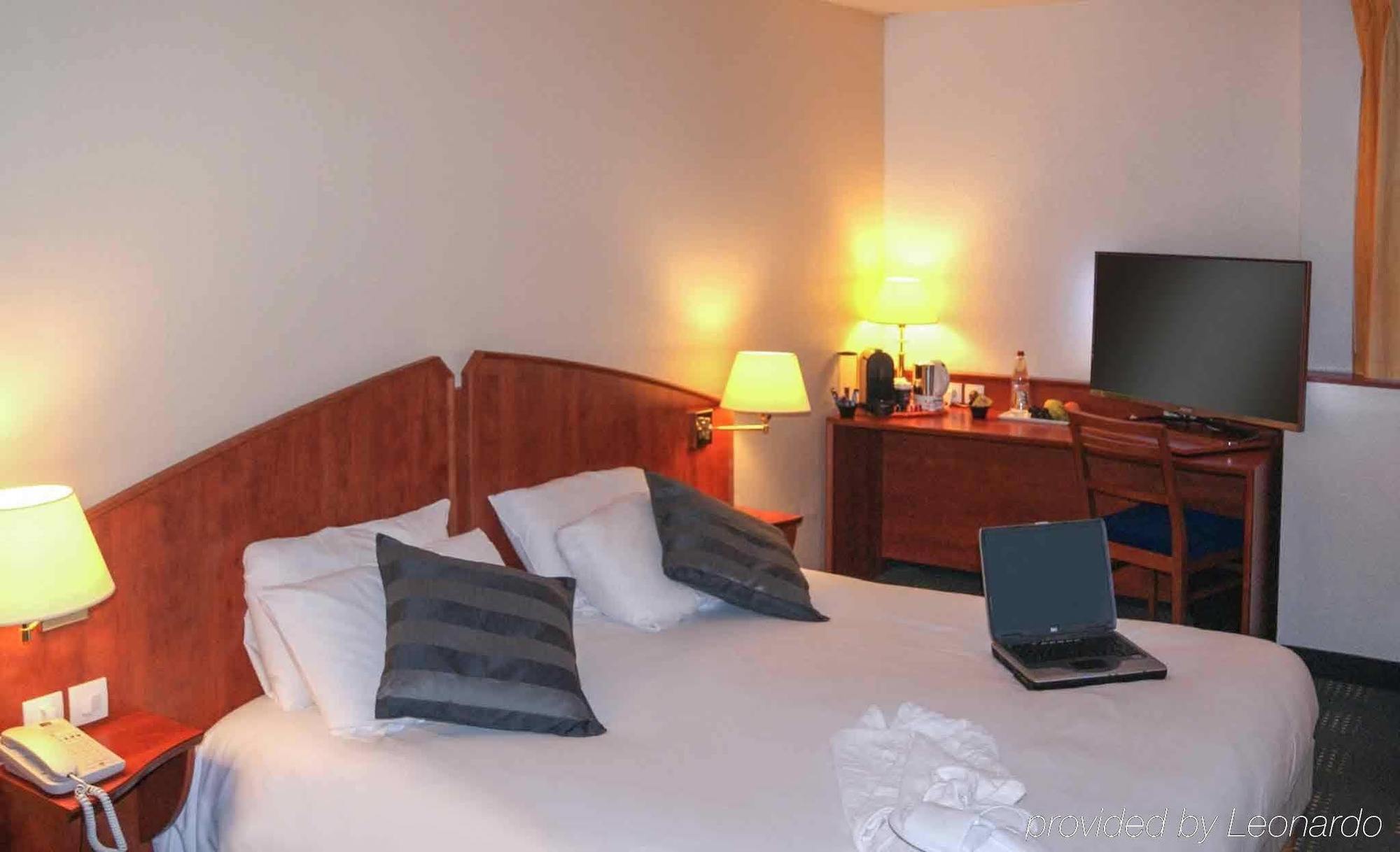 Ibis Styles Evry Lisses Hotel Exterior photo