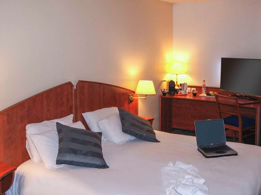 Ibis Styles Evry Lisses Hotel Room photo