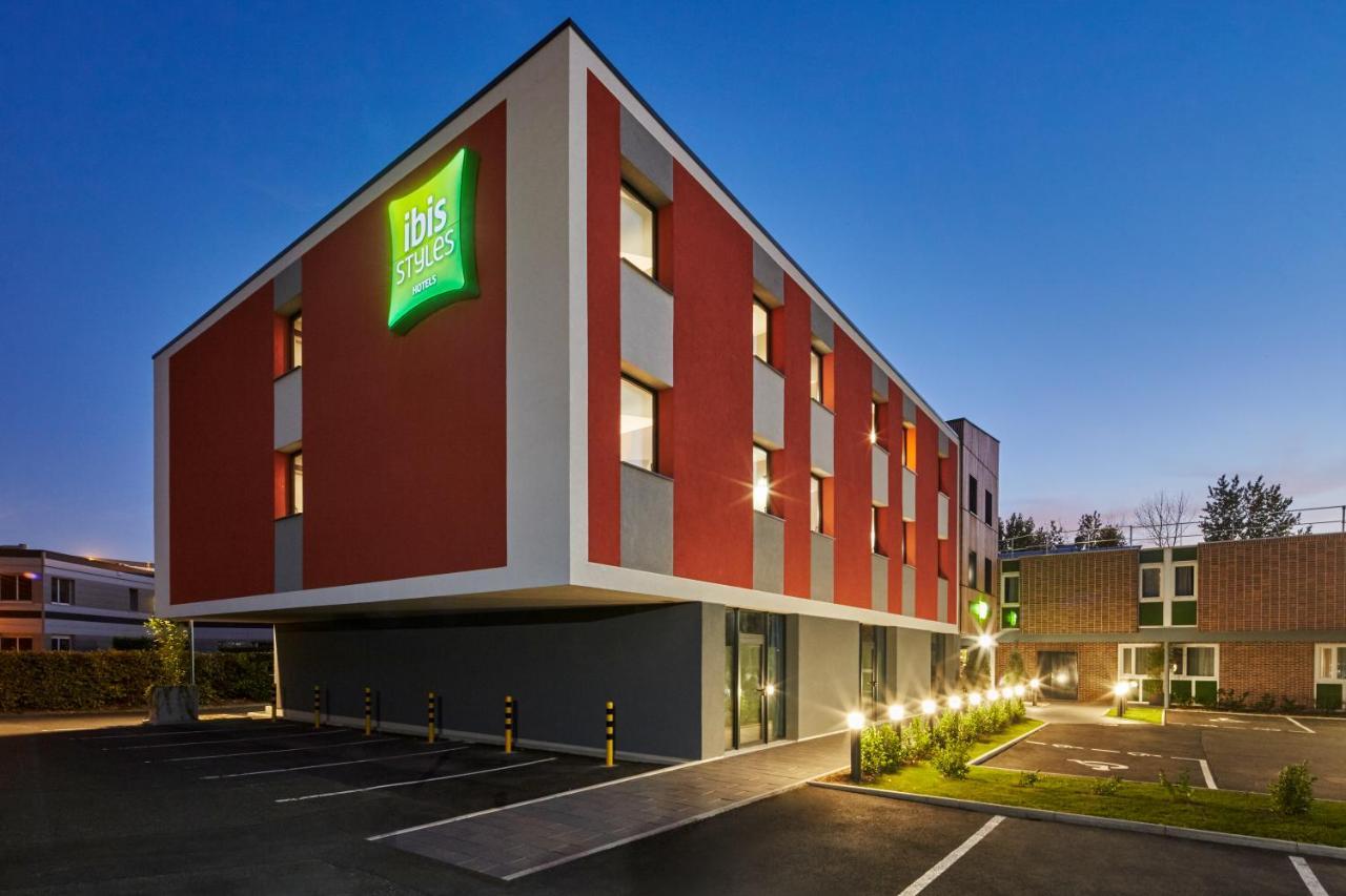 Ibis Styles Evry Lisses Hotel Exterior photo